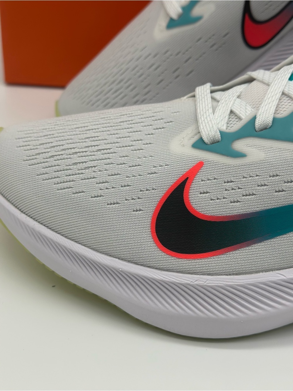 Nike Men's White Teal Black Running Sneakers with Pink Accents - Picture 2 of 15